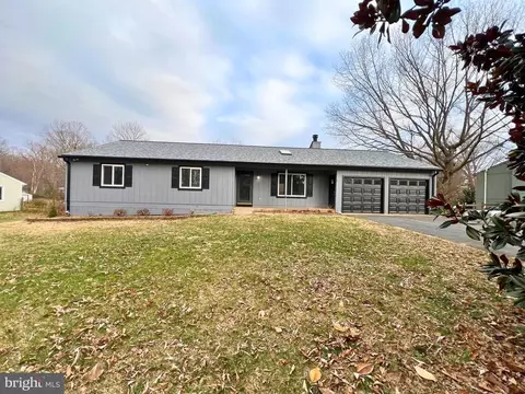 7195 Sunrise Ct, Warrenton, VA 20187