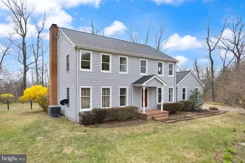 12007 Briar Patch Rd, Hume, VA 22639