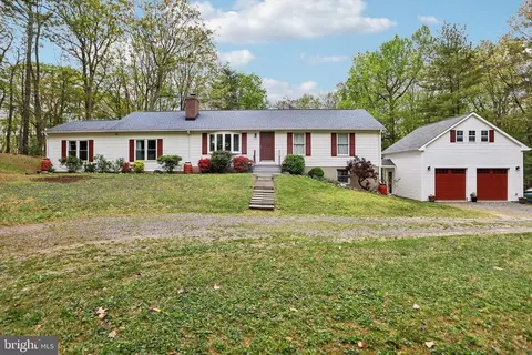 9481 Elihu Hill Rd, Marshall, VA 20115