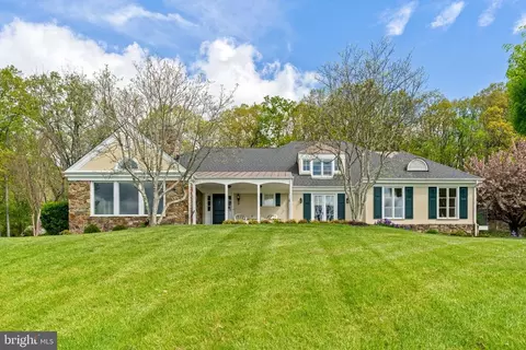 8300 Falcon Glen Rd, Warrenton, VA 20186