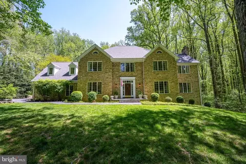 6613 Plantation Ln, Warrenton, VA 20187