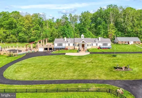 8511 Leeds Manor Rd, Warrenton, VA 20186