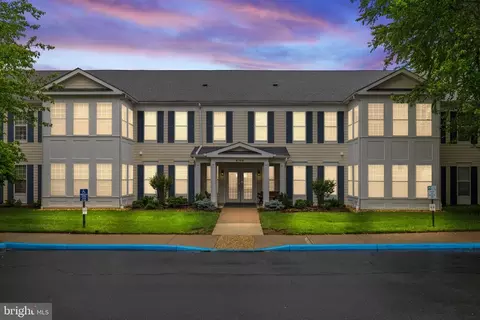 6704 Holly Farm Ln #203, New Baltimore, VA 20187