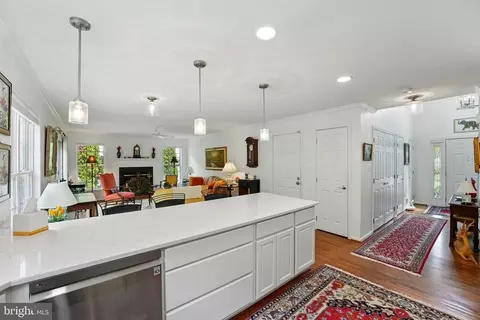 430 Devon Dr, Warrenton, VA 20186 photo 3
