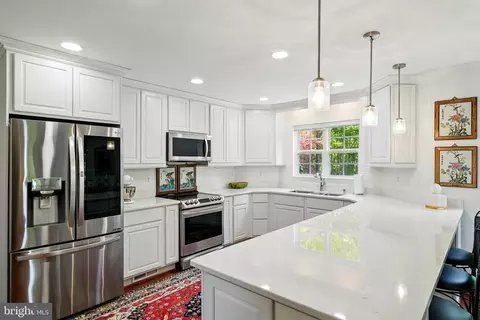 430 Devon Dr, Warrenton, VA 20186 photo 2