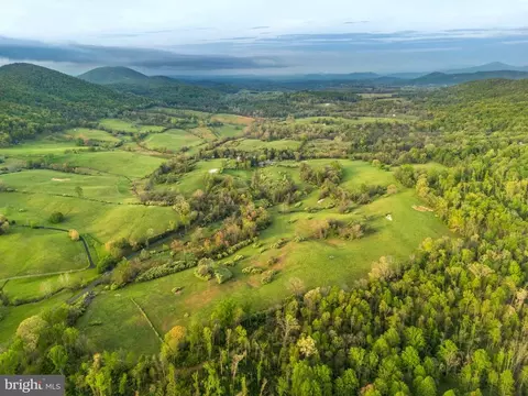 3563 Briar Hill Ln, Delaplane, VA