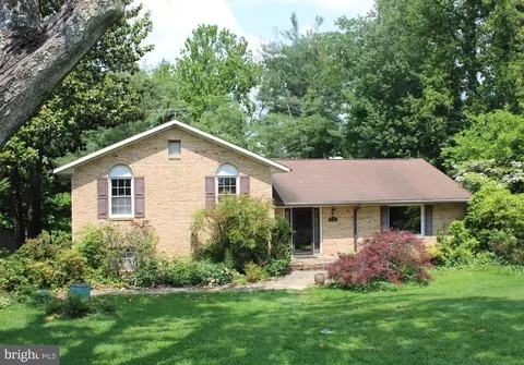 7022 Stafford St, Warrenton, VA 20187