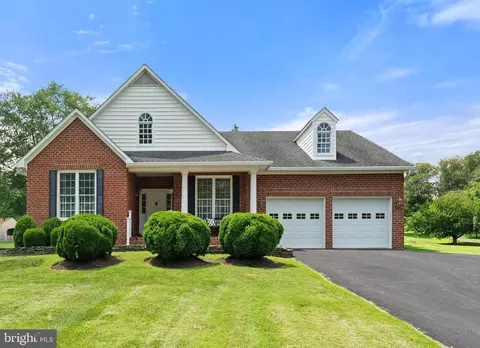 7054 Lakeview Dr, Warrenton, VA 20187