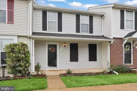 853 Oak Leaf Ct, Warrenton, VA 20186