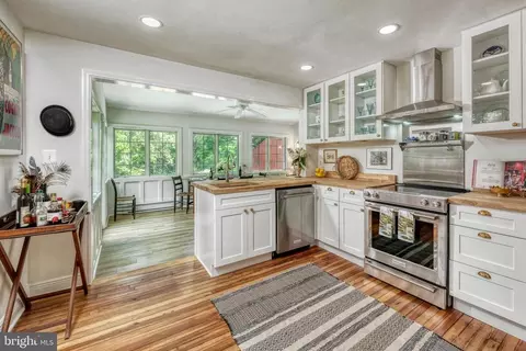 9068 John S Mosby Hwy N, Upperville, VA 20184