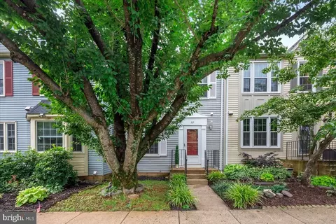 717 Arbor Ct, Warrenton, VA 20186