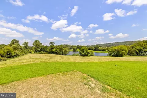 8268 Meadows Rd, Warrenton, VA 20186 photo 15