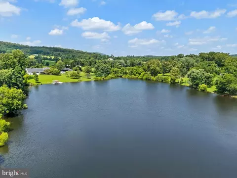 8268 Meadows Rd, Warrenton, VA 20186 photo 3