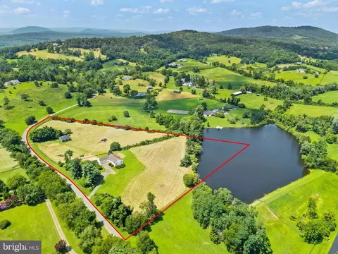 8268 Meadows Rd, Warrenton, VA 20186