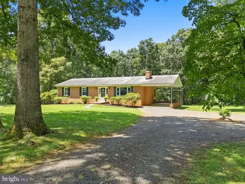 9568 Green Rd, Midland, VA 22728