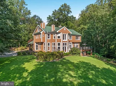 8501 Country Club Ln, Warrenton, VA 20186