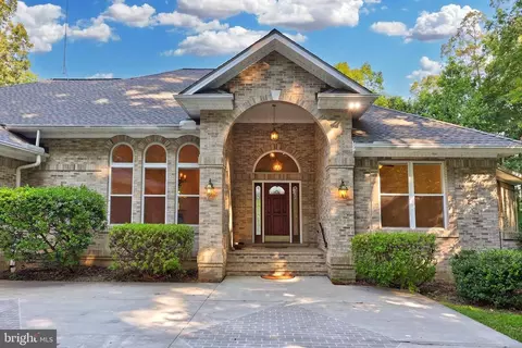 12587 Lake Coventry Dr, Bealeton, VA 22712