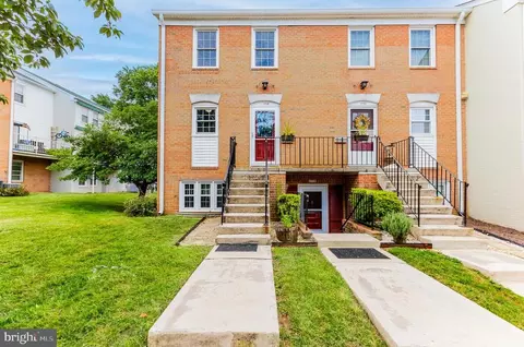 172 Leeds Ct W, Warrenton, VA 20186