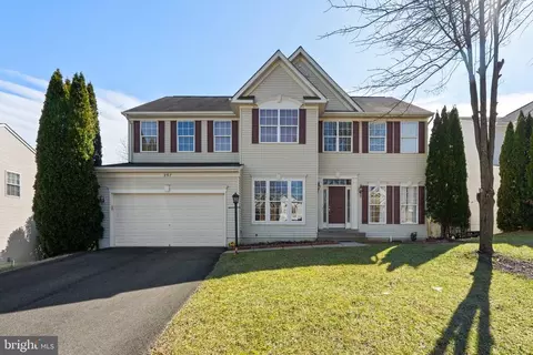 257 Hidden Creek Ln, Warrenton, VA 20186