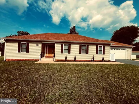 390 N Rappahannock St N, Remington, VA 22734