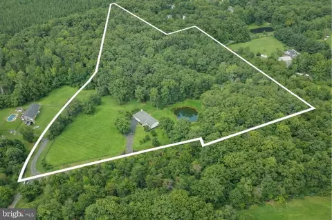 5323 Greatmeade Ln, Sumerduck, VA 22742