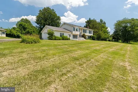 8126 Botha Rd, Warrenton, VA 20186