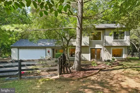 5612 Raider Dr, Warrenton, VA 20187