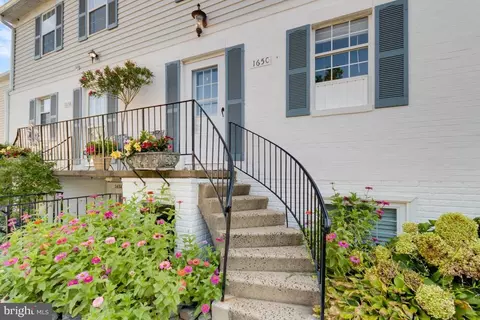 165 Fairfield Dr, Warrenton, VA 20186
