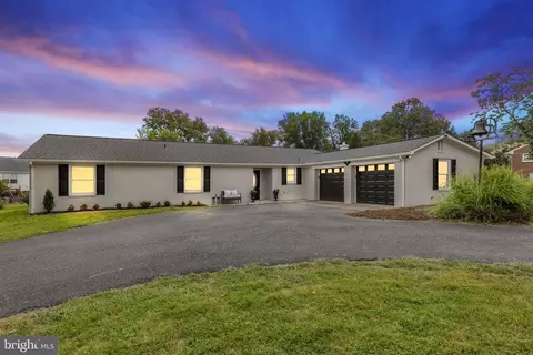 655 Foxcroft Rd, Warrenton, VA 20186
