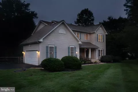7413 Whisperwood Dr, Warrenton, VA 20187