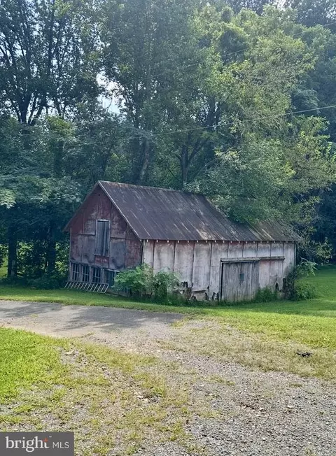 6214 Beverleys Mill Rd, Broad Run, VA 20137 photo 9