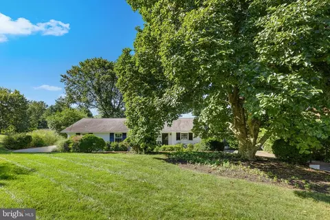 306 Stuyvesant St, Warrenton, VA 20186