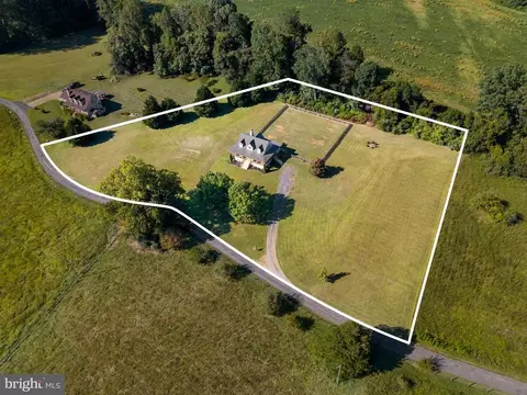 7292 Starling Dr, Warrenton, VA 20186