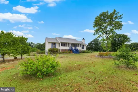 9178 Hannah Dustin Ln, Casanova, VA 20139