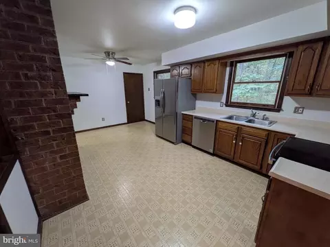 9511 Rogues Rd, Midland, VA 22728 photo 8