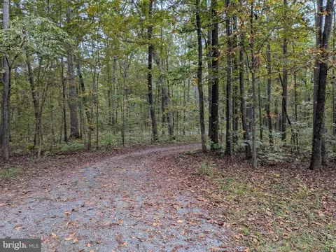 9511 Rogues Rd, Midland, VA 22728 photo 3