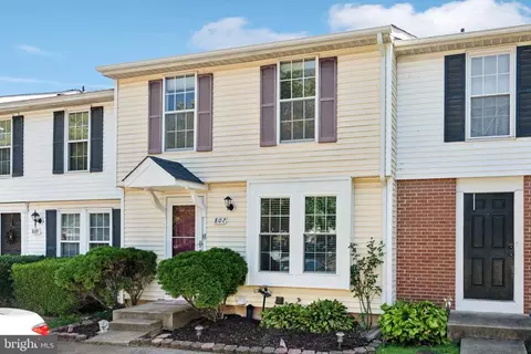 807 Wide Oak Ct, Warrenton, VA 20186