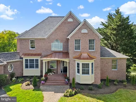 7563 Foxview Dr, Warrenton, VA 20186