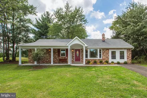 5006 Leeds Manor Rd, Markham, VA 22643