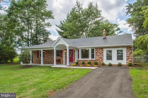 5006 Leeds Manor Rd, Markham, VA 22643