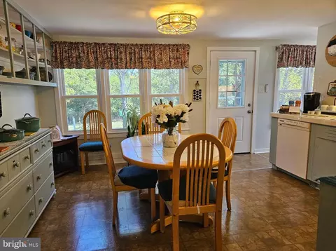 5364 Woodside Ln, Bealeton, VA 22712