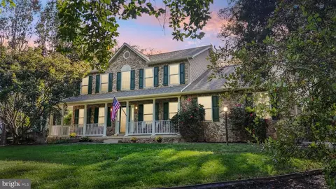 5985 Whippoorwill Dr, Warrenton, VA 20187