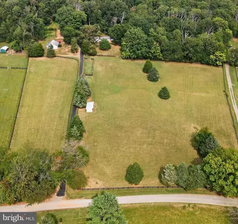 5084 Fairview Ln, Broad Run, VA 20137 photo 2