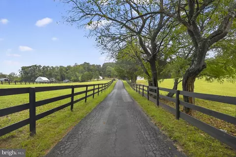 5084 Fairview Ln, Broad Run, VA 20137 photo 3