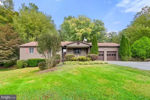 7213 N Starcrest Dr N, Warrenton, VA 20187