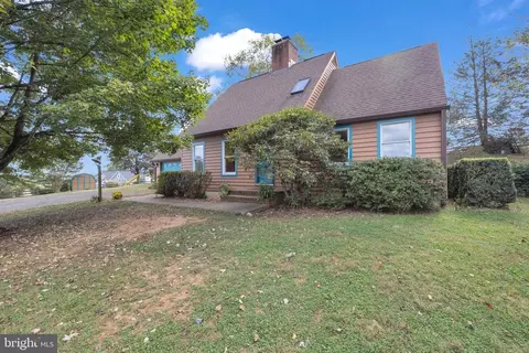 8729 Green Rd, Warrenton, VA 20187