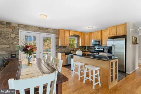 5057 Old Auburn Rd, Warrenton, VA 20187