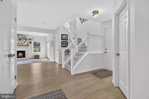 10637 Crest Hill Rd, Marshall, VA 20115 photo 5