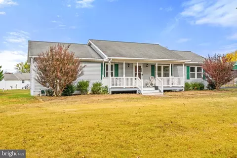 7058 Helm Dr, Remington, VA 22734