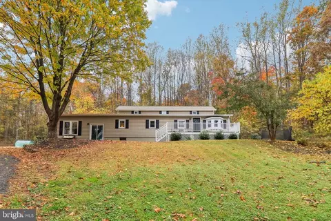 9830 Wineberry Rd, Marshall, VA 20115